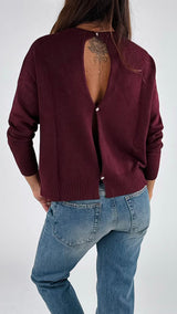 Pull bottoncini gioiello dietro Vic.