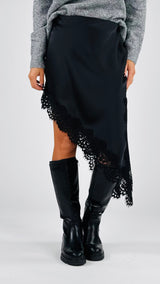 Gonna raso macramé punta H.