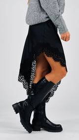 Gonna raso macramé punta H.