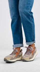 Sneaker color bouclé