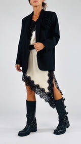 Giacca over basic spilla Vic.