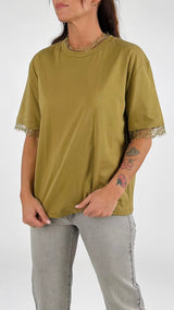 T-shirt over collo pizzo