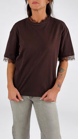 T-shirt over collo pizzo