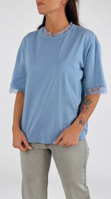 T-shirt over collo pizzo
