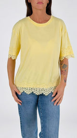 T-shirt over bordo macramé