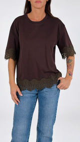 T-shirt over bordo macramé
