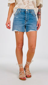 Short Carola
