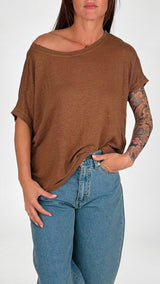 T-shirt over lino Twin