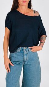T-shirt over lino Twin
