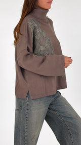 Pull over dolcevita ricamo