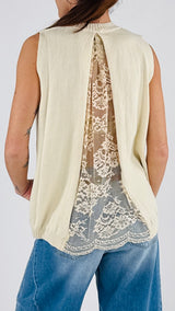 Pull smanicato pizzo dietro Vic.