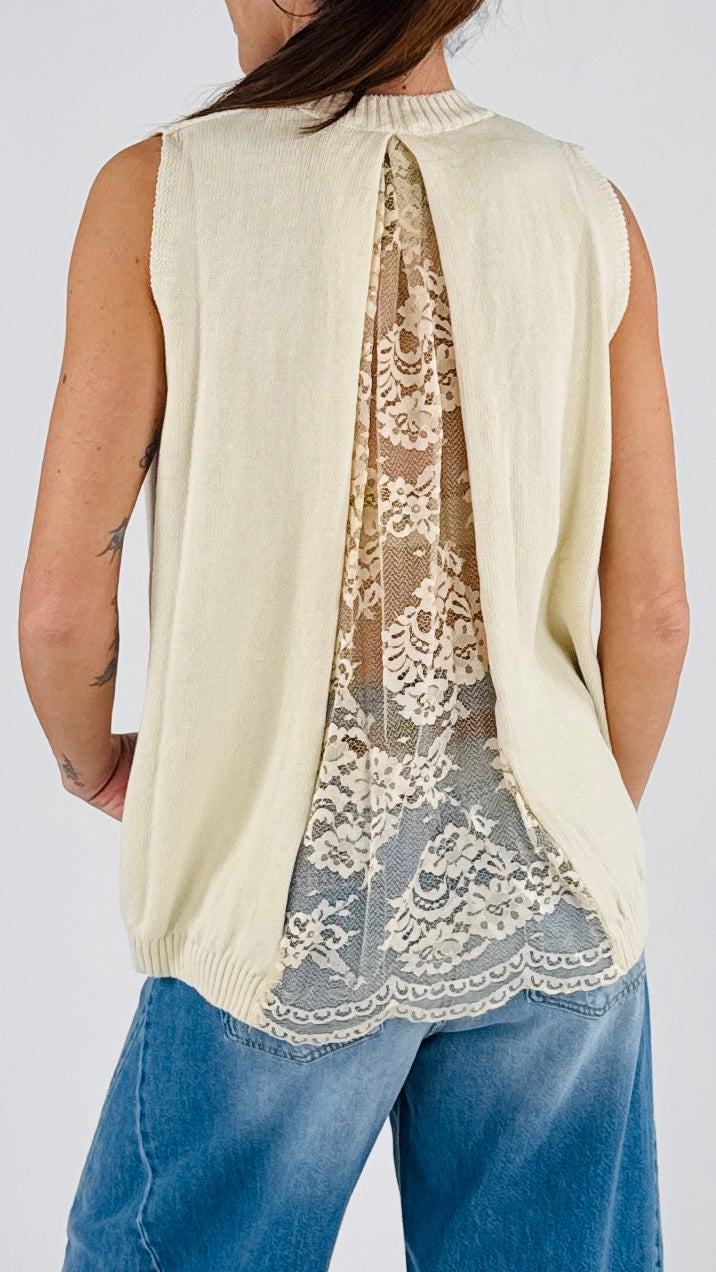 Pull smanicato pizzo dietro Vic.