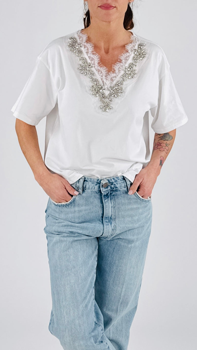 T-shirt V pizzo+cabochon You.