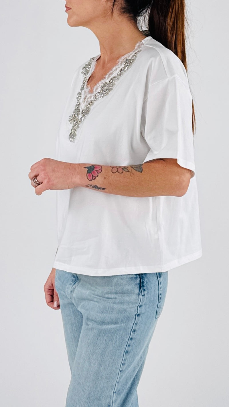 T-shirt V pizzo+cabochon You.