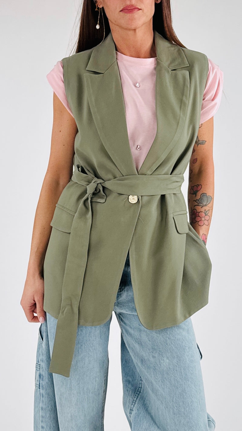 Giacca smanicata bottone militare T.