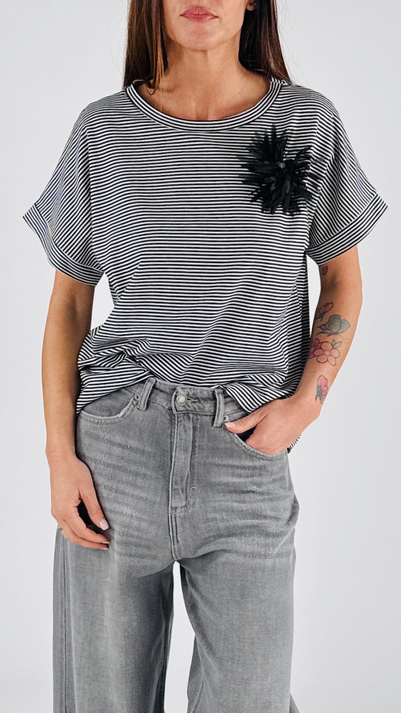 T-shirt aletta righe+spilla