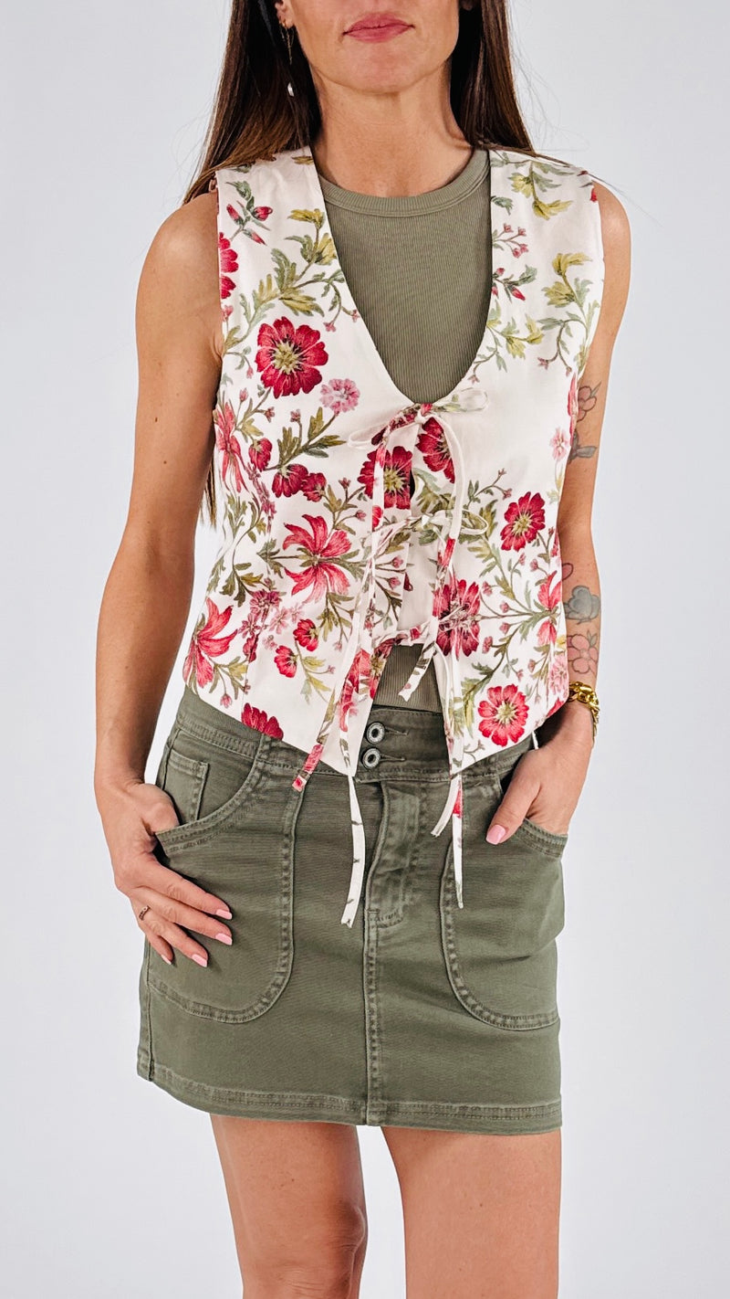 Gilet fiori rossi nastri Vic.