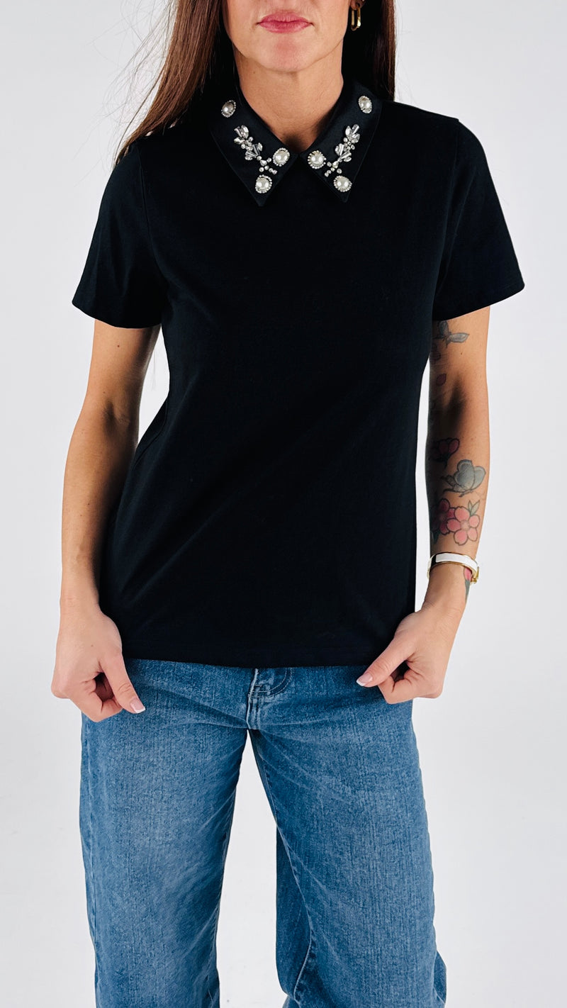 T-shirt colletto strass + pietre