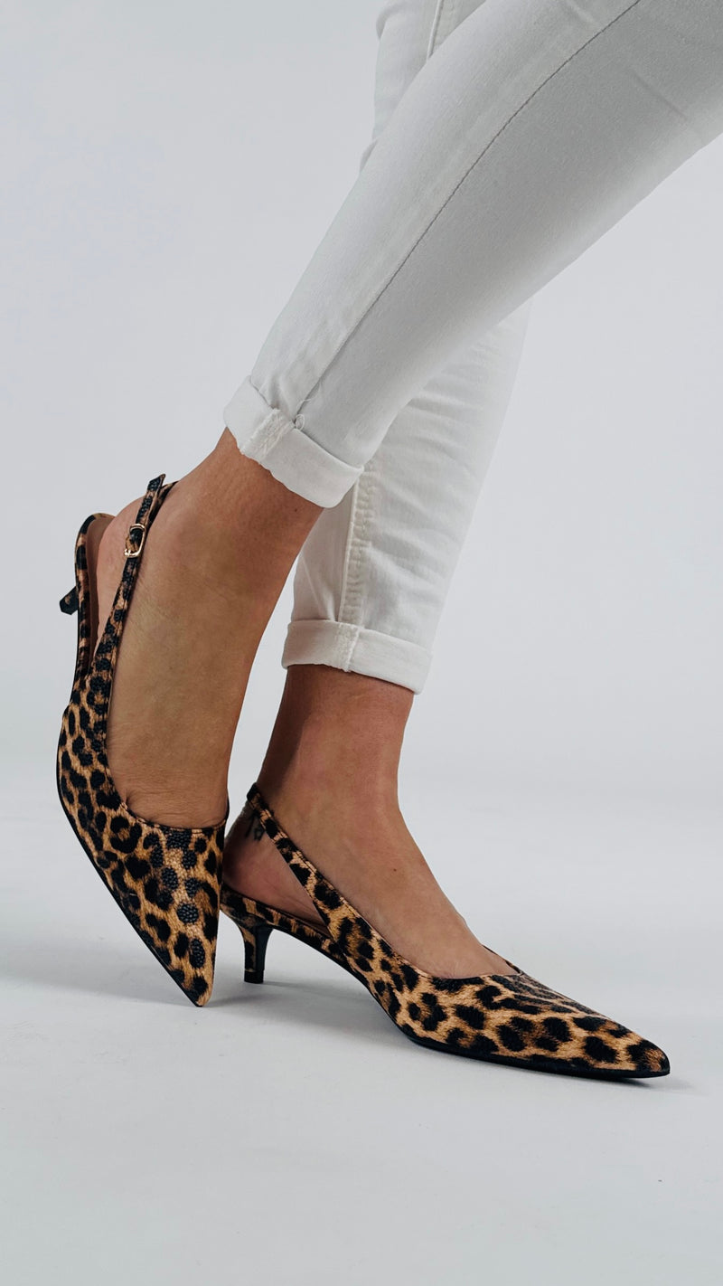 Chanel kitty leo