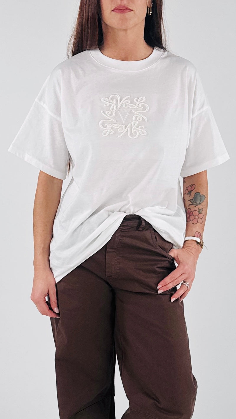 T-shirt over ricamo rilievo Vic.