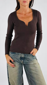 Maglia costina scollo cuore