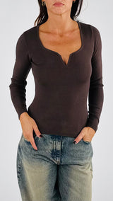 Maglia costina scollo cuore
