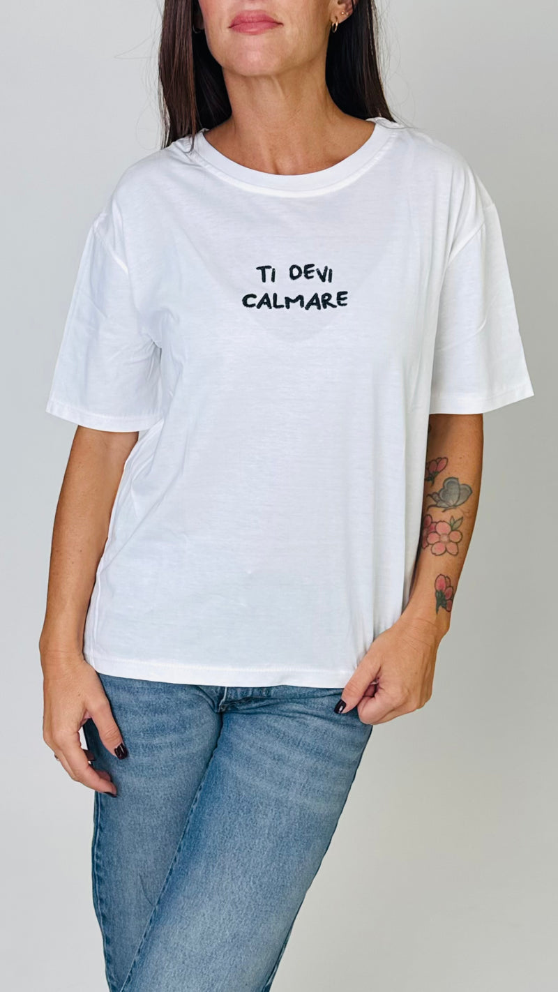 T-shirt "ti devi calmare"