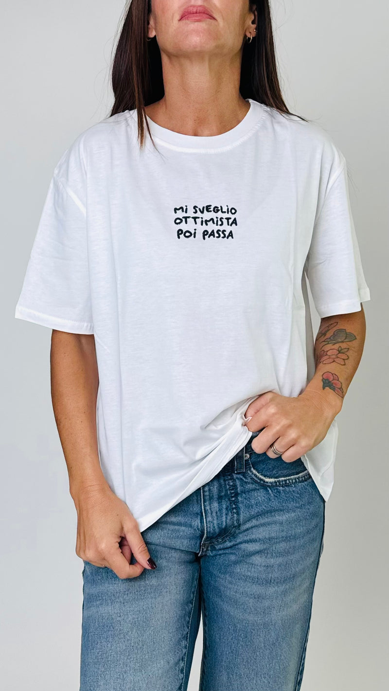 T- shirt " mi sveglio ottimista"