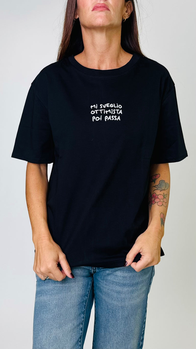 T- shirt " mi sveglio ottimista"