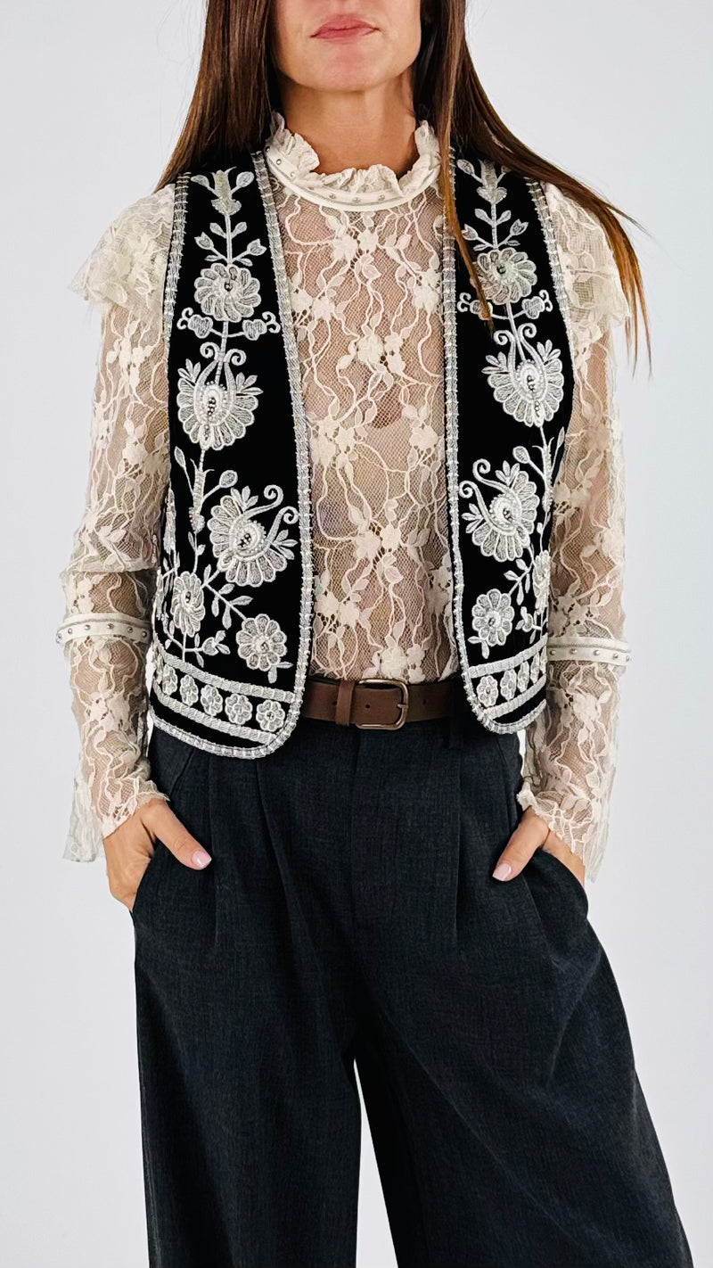 Gilet ciniglia ricami e perline H.