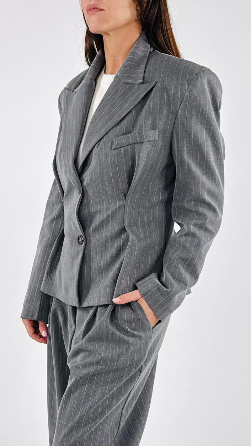 Giacca corta gessata riprese T.