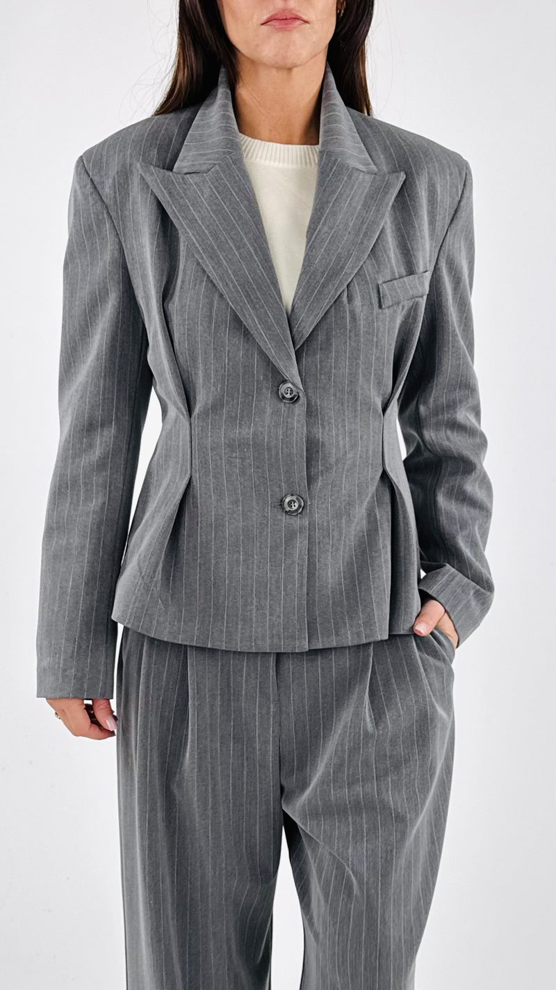 Giacca corta gessata riprese T.