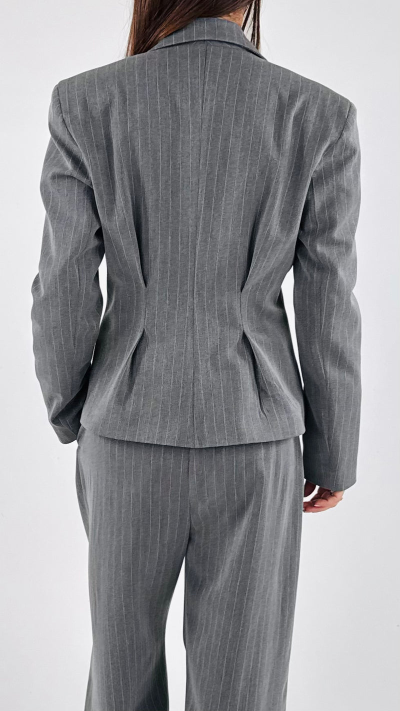 Giacca corta gessata riprese T.