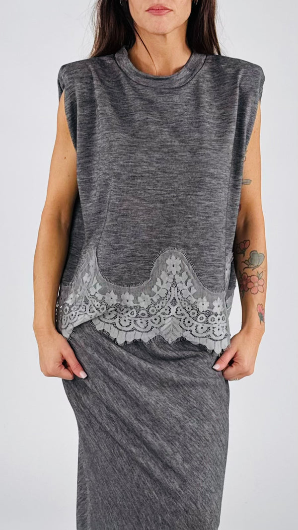 Maglia smanicata fiammata pizzo T.