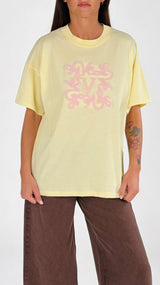 T-shirt over bouclè Vic.