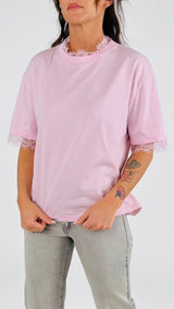 T-shirt over collo pizzo
