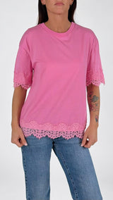 T-shirt over bordo macramé