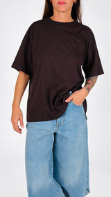 T-shirt over spacco dietro Vic.