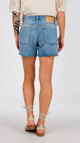 Short Carola