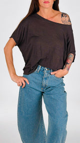 T-shirt over lino Twin