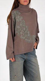 Pull over dolcevita ricamo